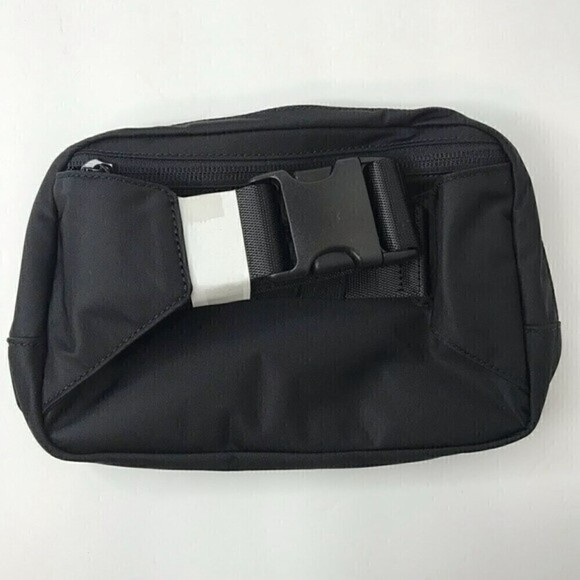 New! Lululemon Large Everywhere Belt Bag Black 2L - Picture 4 of 8